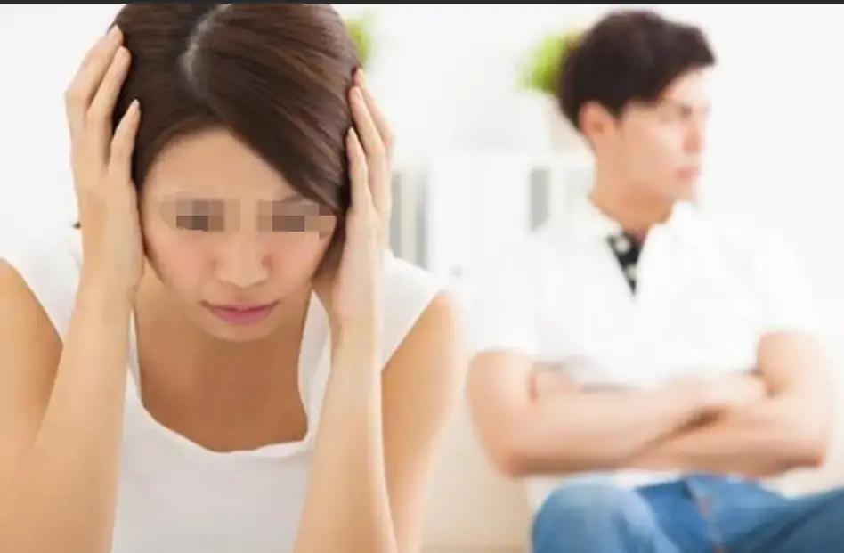 42岁周敏偷情8年零痕迹，丈夫却早把剧本看完
她把情人备注成“建材供应商”，转账