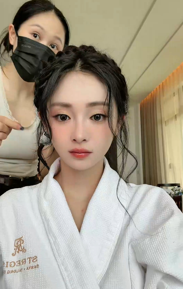 周洁琼终于进组校园剧了周洁琼认证方灼美貌 《灼灼烈日》真的是把我们的期待值拉高了