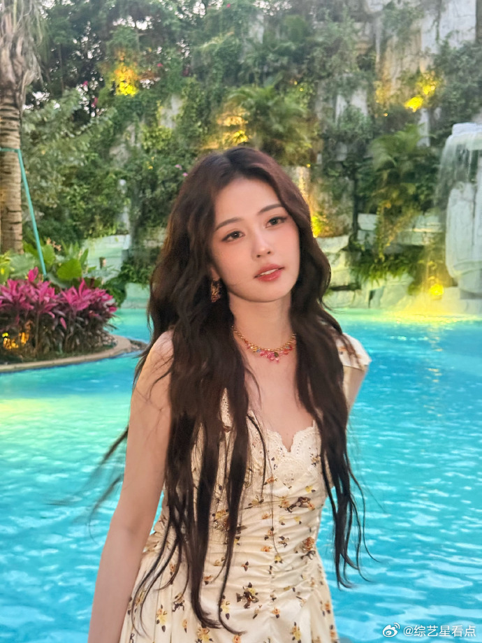 白鹿穿碎花裙过夏天白鹿夏日碎花裙白鹿穿碎花裙过夏天，怎么能这么美啊，好清爽！ 