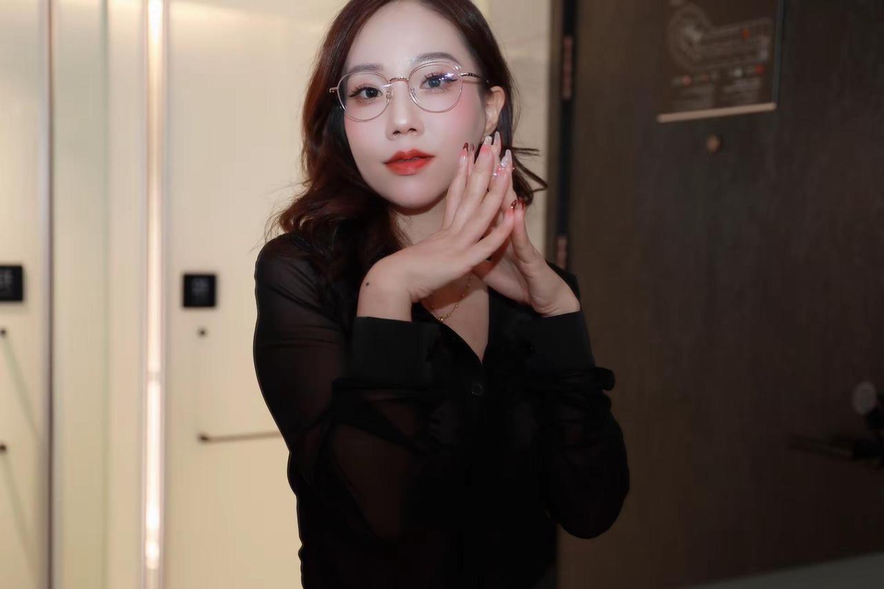 看我不爽就对了 让你看爽了还得了