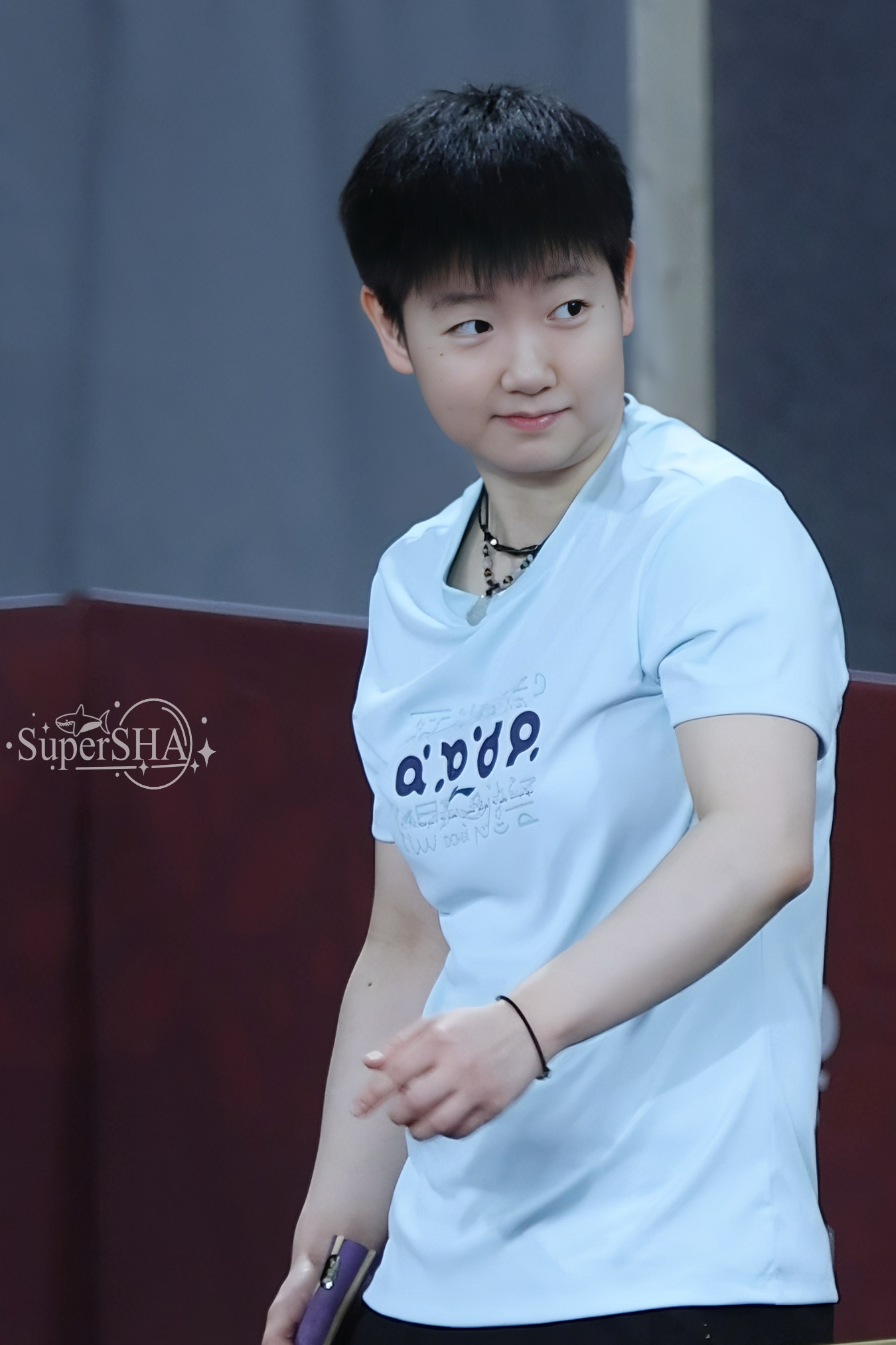 孙颖莎说第一场她的球拍也有问题孙颖莎情绪太稳定了 多哈气温高 球拍出现点小问题也