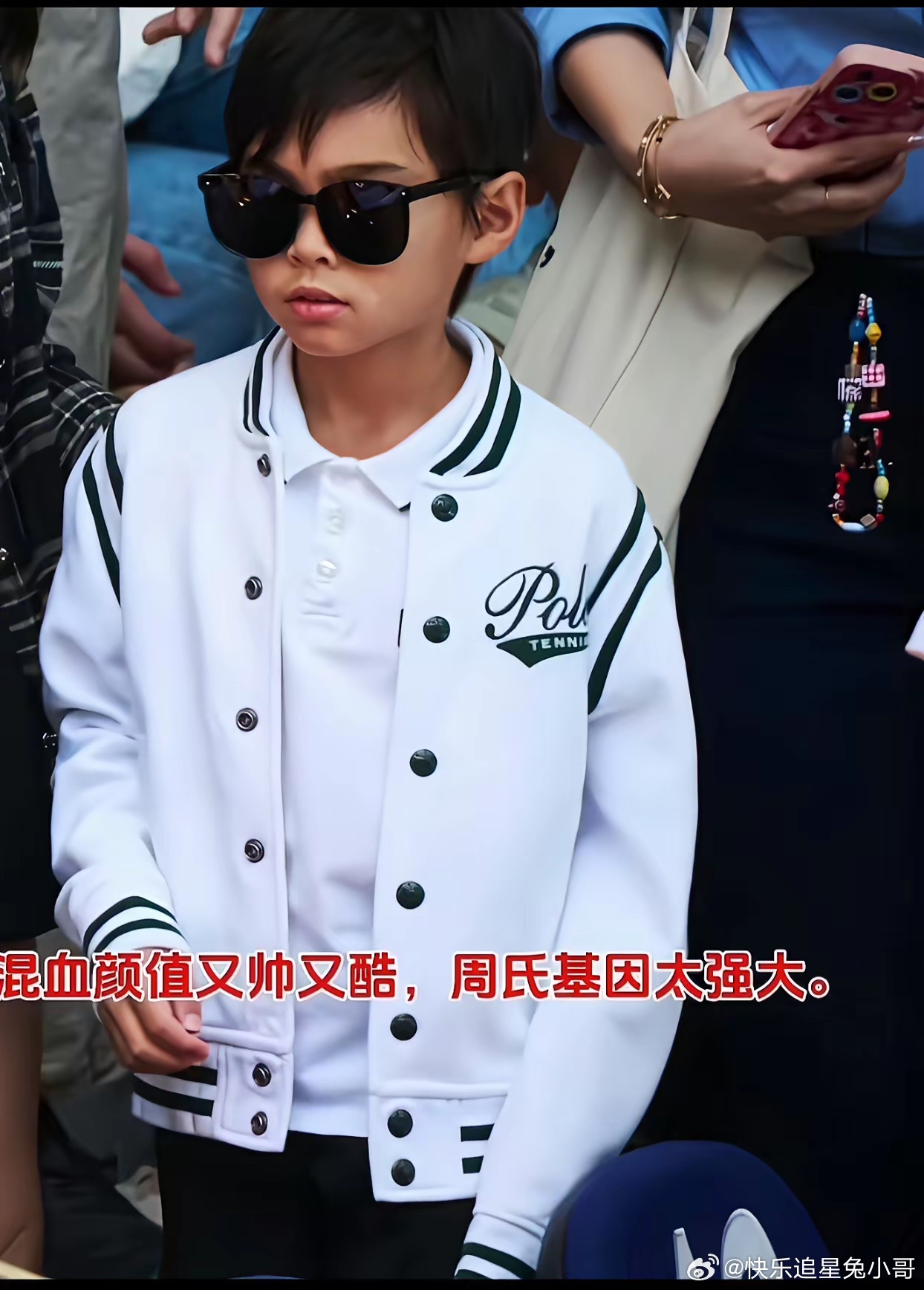 周杰伦混血儿子正脸曝光，大家觉得像爸还是像妈？ 