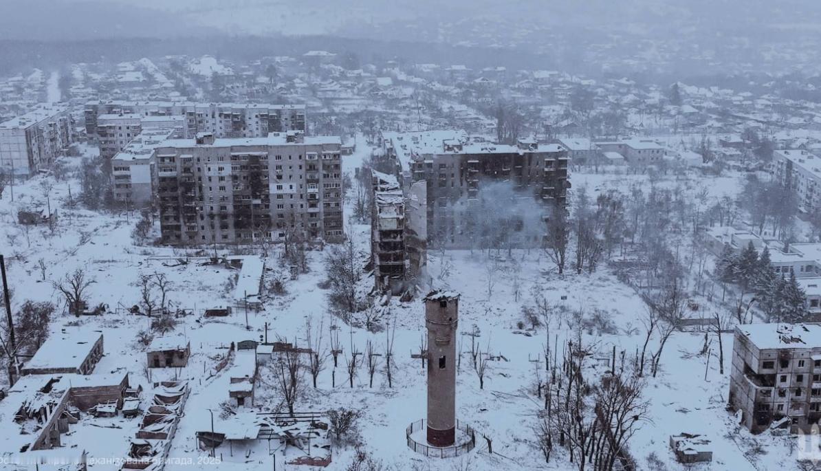 【这就是库皮扬斯克的景象——这座位于哈尔科夫州的城市，战火仍在继续。】此前，亲战