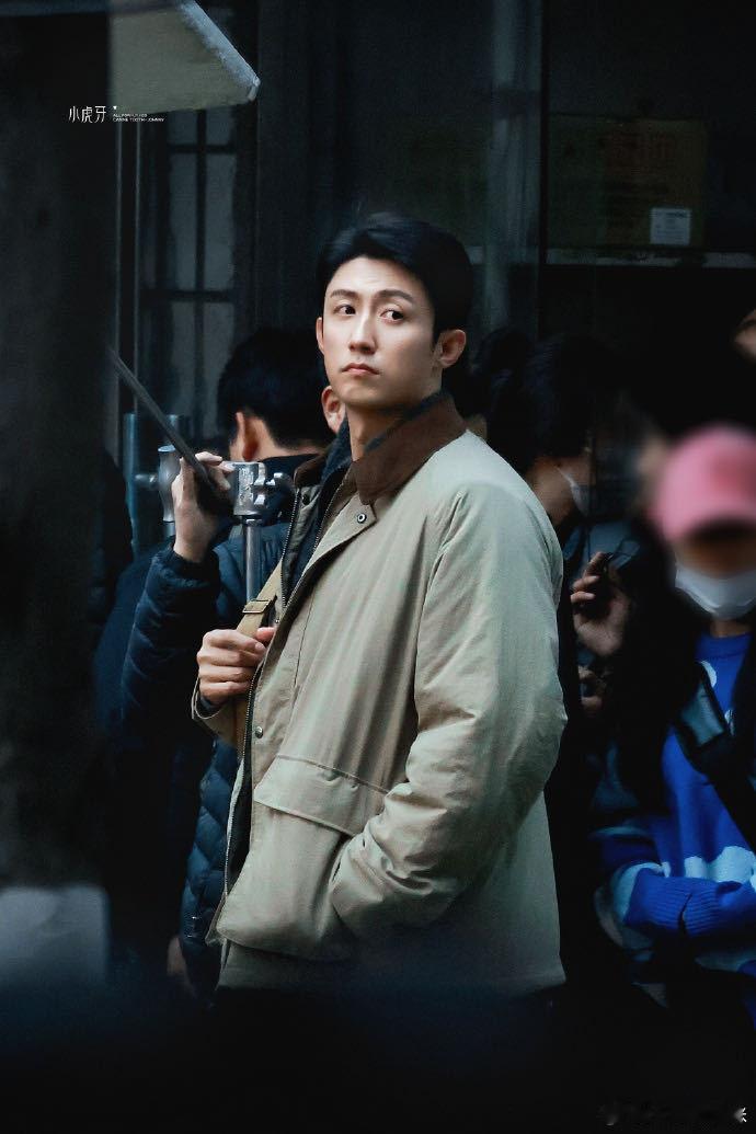 黄景瑜 奋斗文学 旧棉服裹着浓郁烟火气，黄景瑜人夫感爆棚！单手搂肩安全感满分，奋