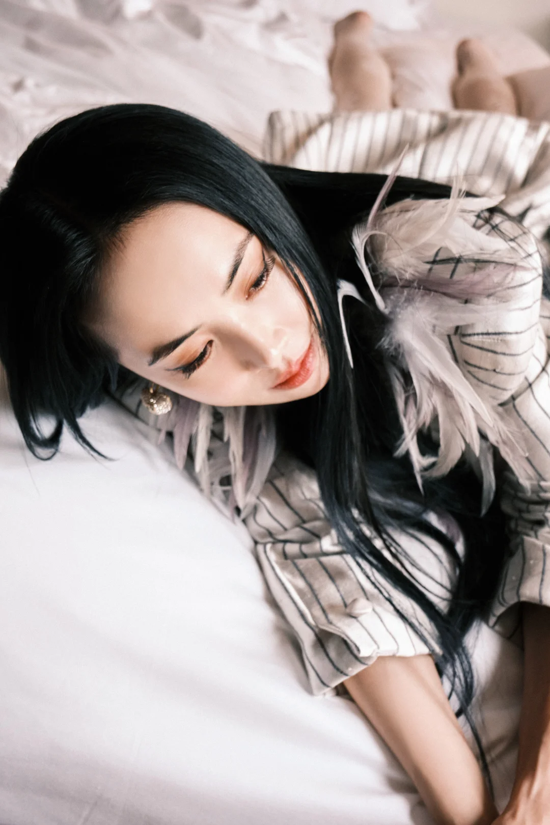 蔡依林复古摩登造型亮相巴黎