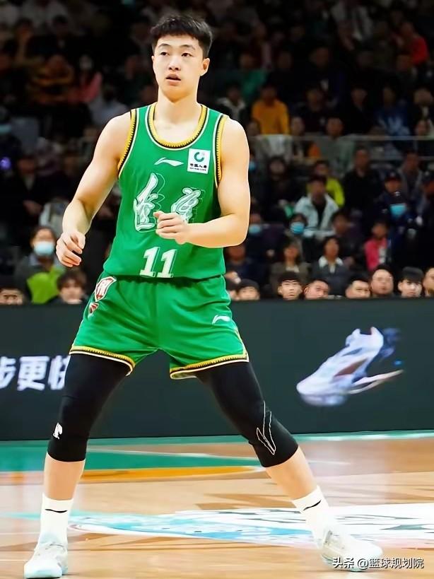 从双输到双赢！辽宁男篮大赚，张峻豪大赚！

前辽宁男篮球员张峻豪此前新打架被禁赛