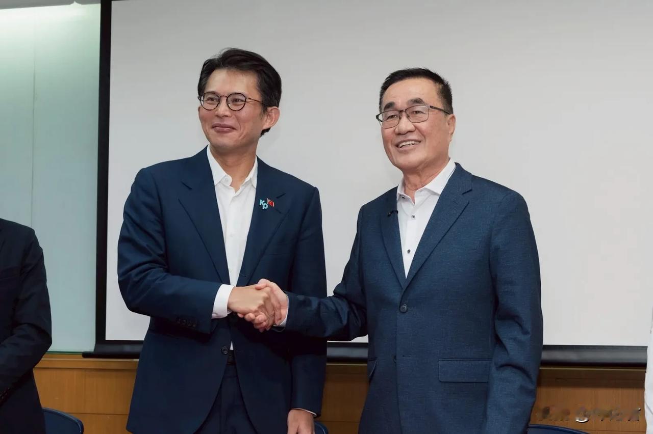 民众党主席黄国昌脸书
新北更好、新北共好

稍早，台湾民众党和中国国民党新北市长