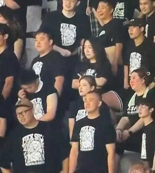 国安就因为这些人的衣服罚了五万，今年这么不容易，马总这么困难情况下能给国安保持战