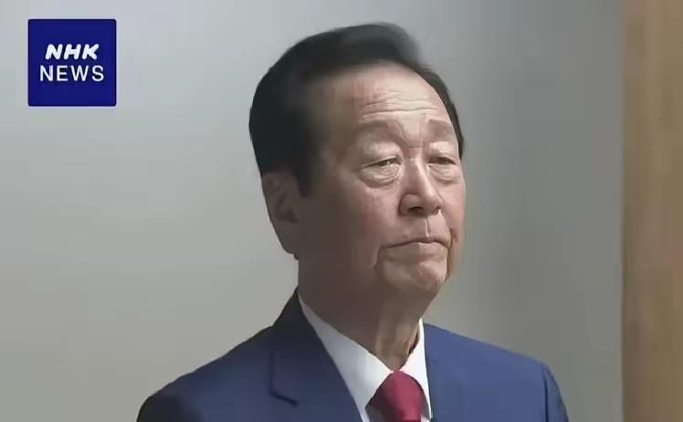 元旦当天，东京某处宅邸里挤了八十多名日本议员。小泽一郎端着茶杯，声音不高却字字砸