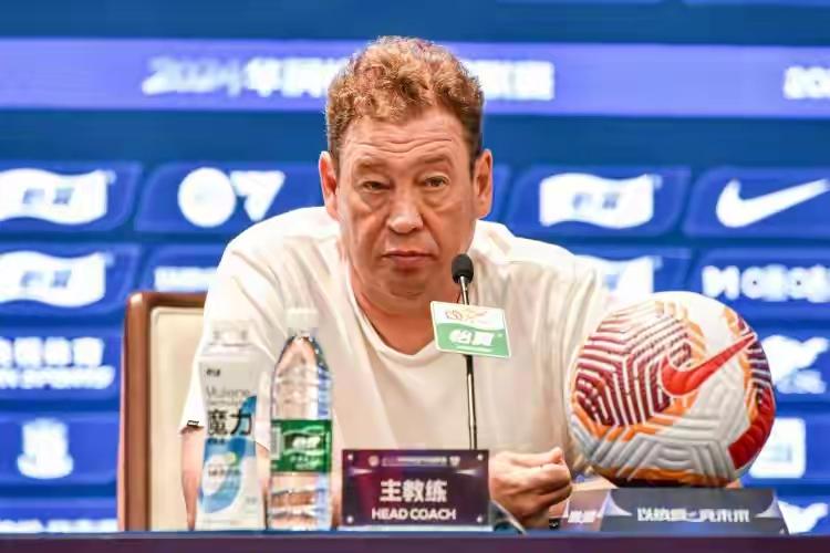 突发！中超主教练成了高危职业，5天两豪门主教练辞职，高居榜首的成都蓉城主教练也被