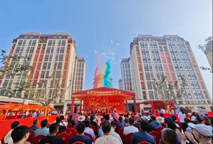 近日，青岛市城阳区红岛街道后韩南社区安置房正式交房，村民们喜提新居。后韩南社区安