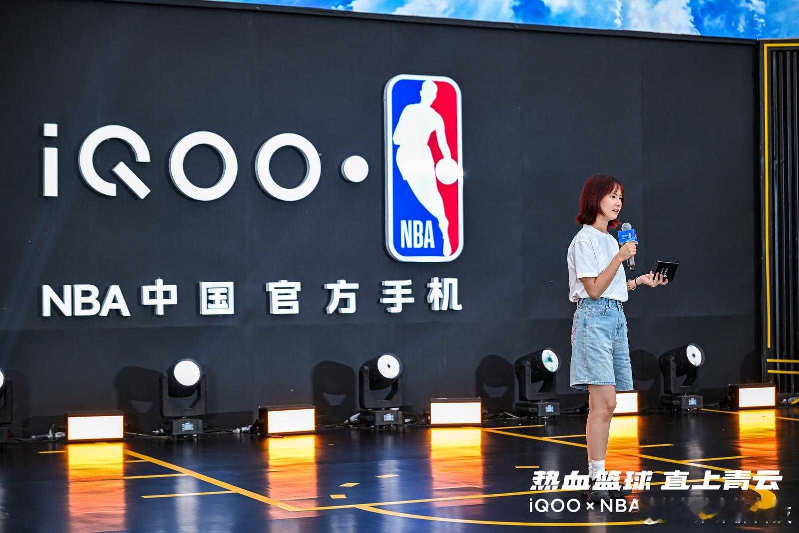 NBA热血篮球直上青云iqooiQOOxNBA高校篮球赛iQOO15T 现场居然