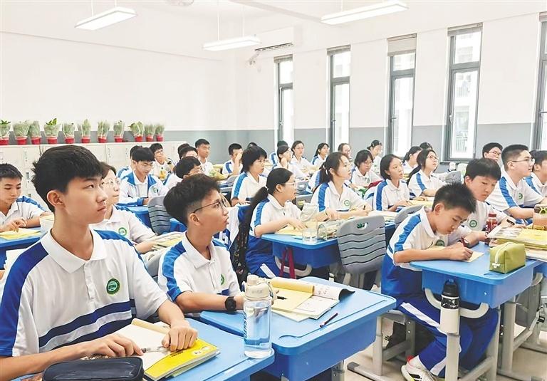 【海口一中金沙湾学校正式投入使用 】日前，海口市第一中学教育集团新晋成员校——海