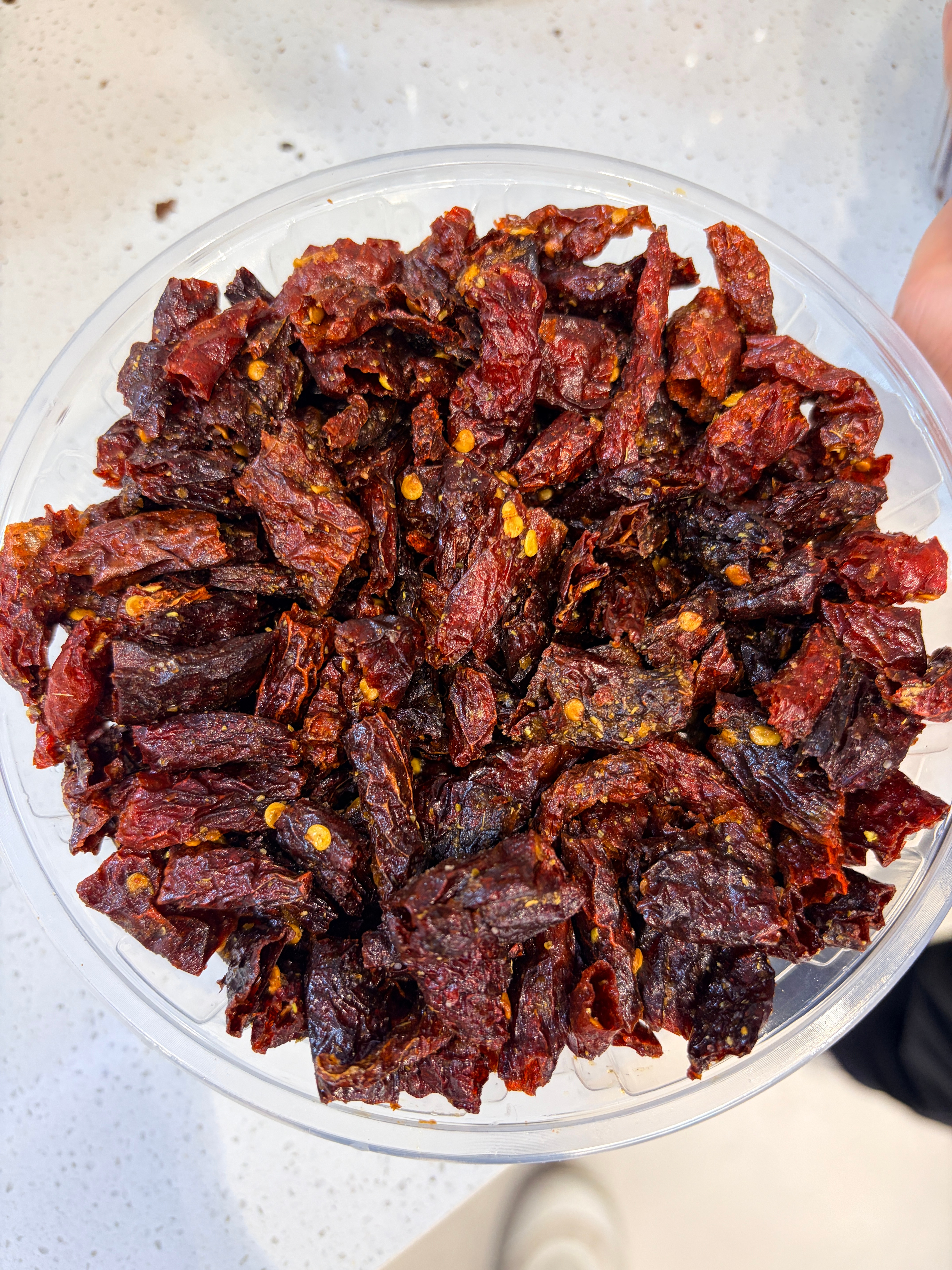 贵州的辣椒真可以，不是做菜用的佐料，而是直接当小菜吃！好吃，不辣，这是米粉店的免