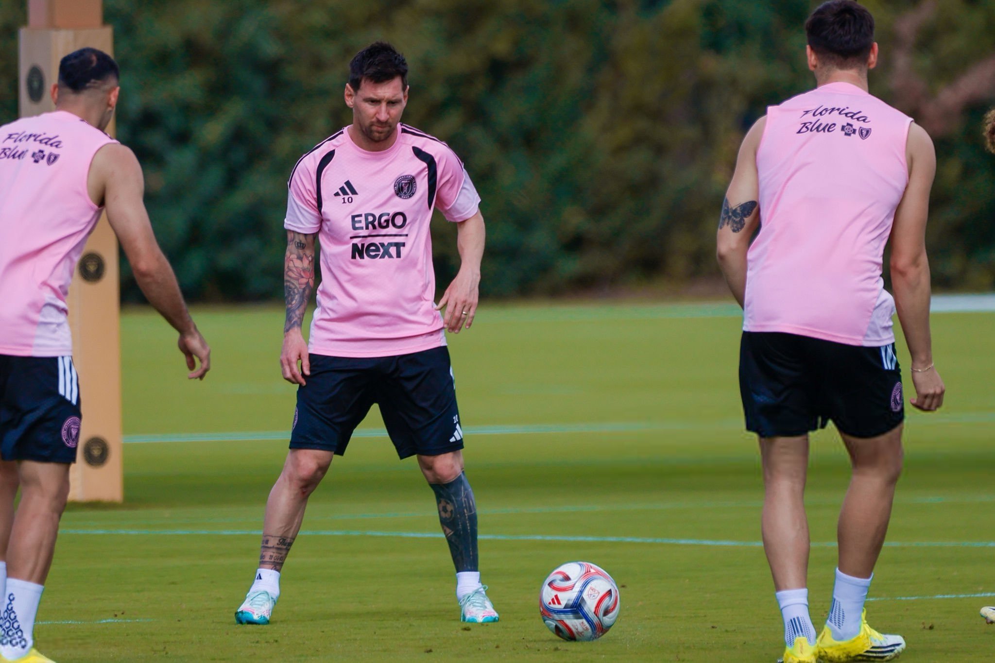 梅西今日训练！📸📸梅西 梅西