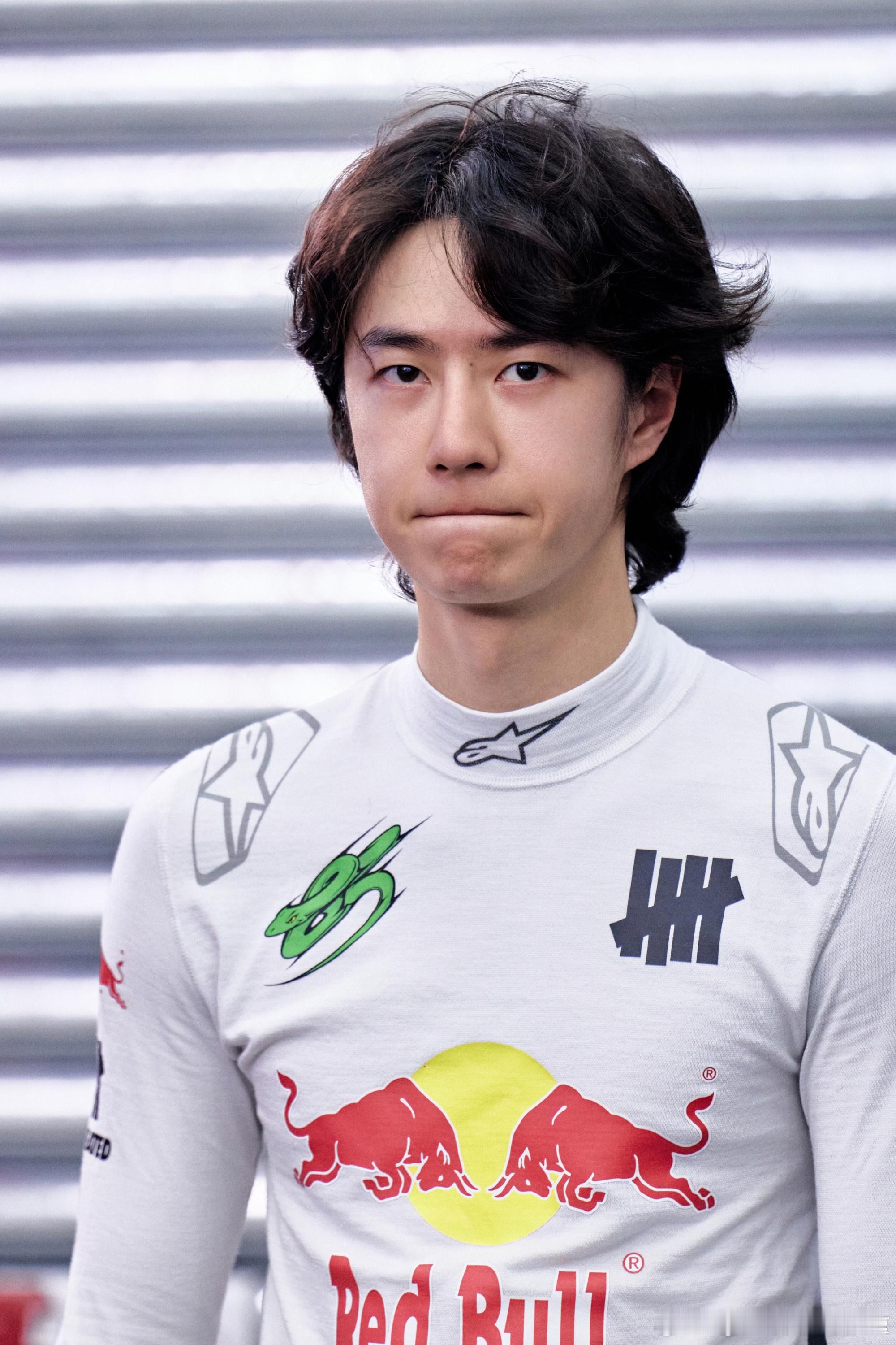王一博｜85racing wyb 王一博 随机掉落一组练习花絮！汗水浇筑的不只是