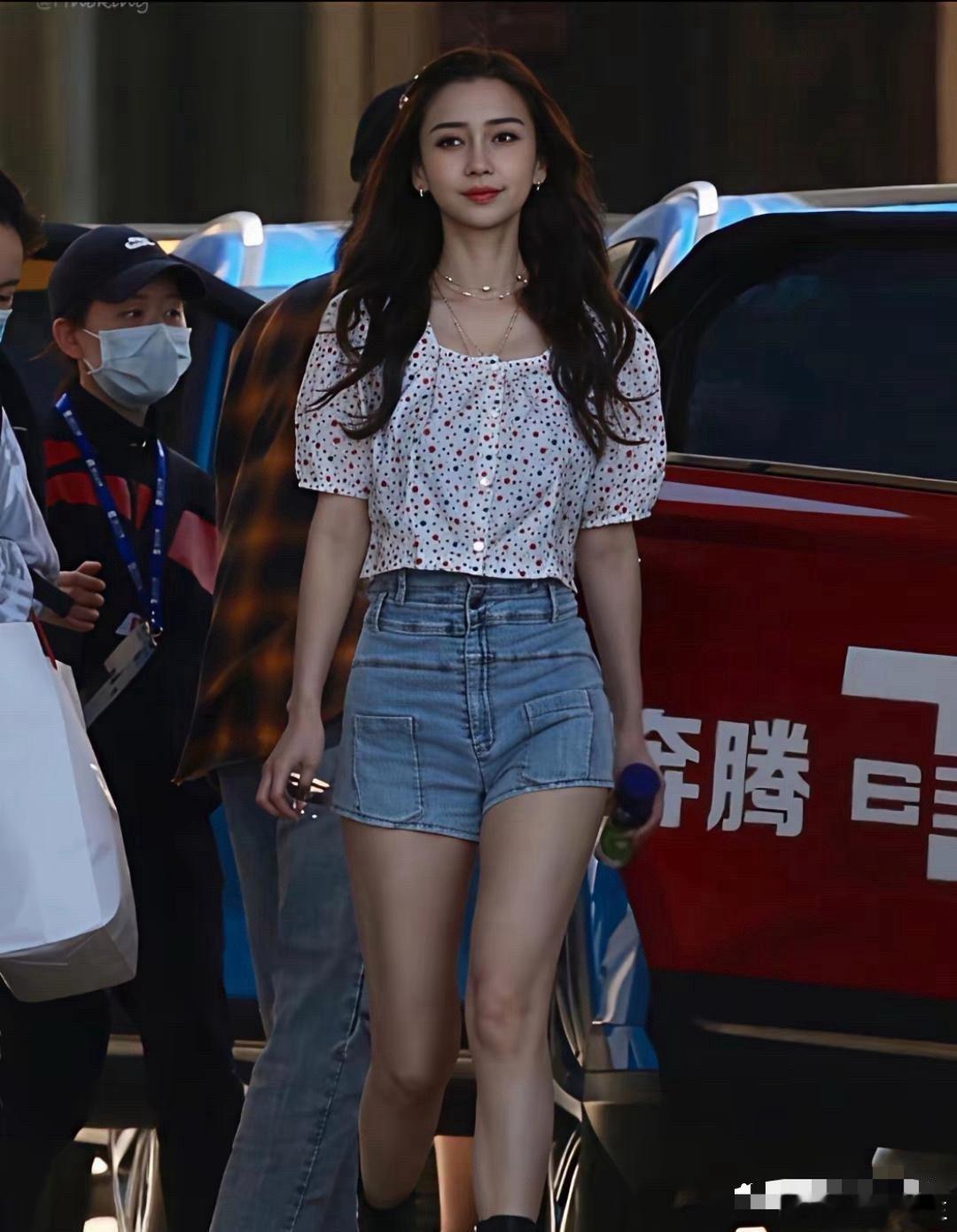 Angelababy当妈妈了还那么有少女感 太让人羡慕了 