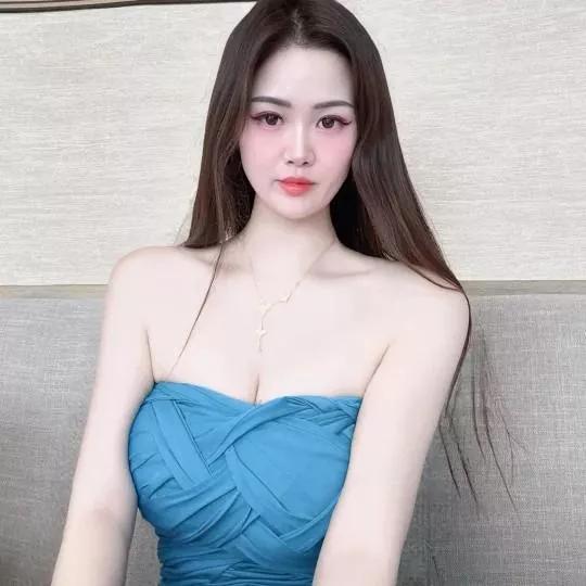 优雅气质 蓝调礼服 迷人微笑 时尚穿搭轻奢高级感礼服 轻奢显瘦礼服 轻奢礼服长裙