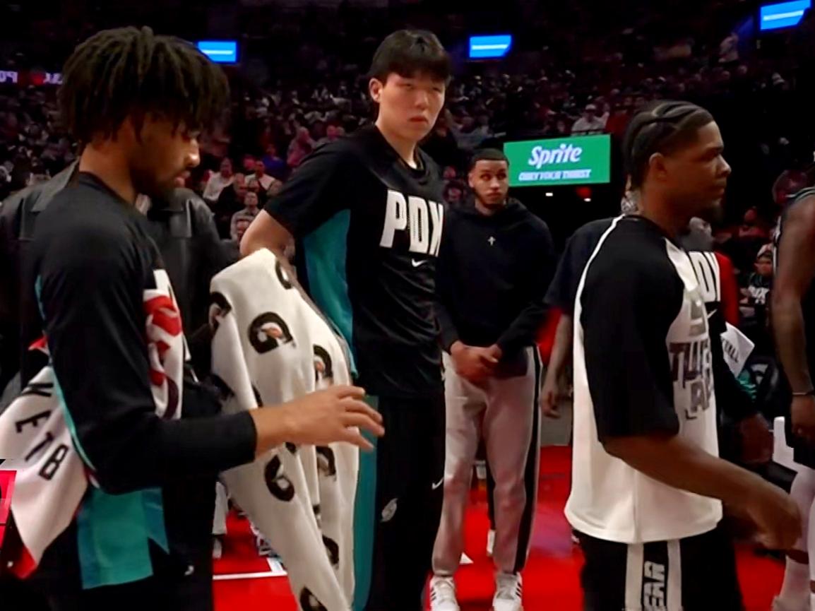 今天杨瀚森上场的3分钟时间，可能来自于计划之外

今天开拓者大胜湖人队，湖人缺兵