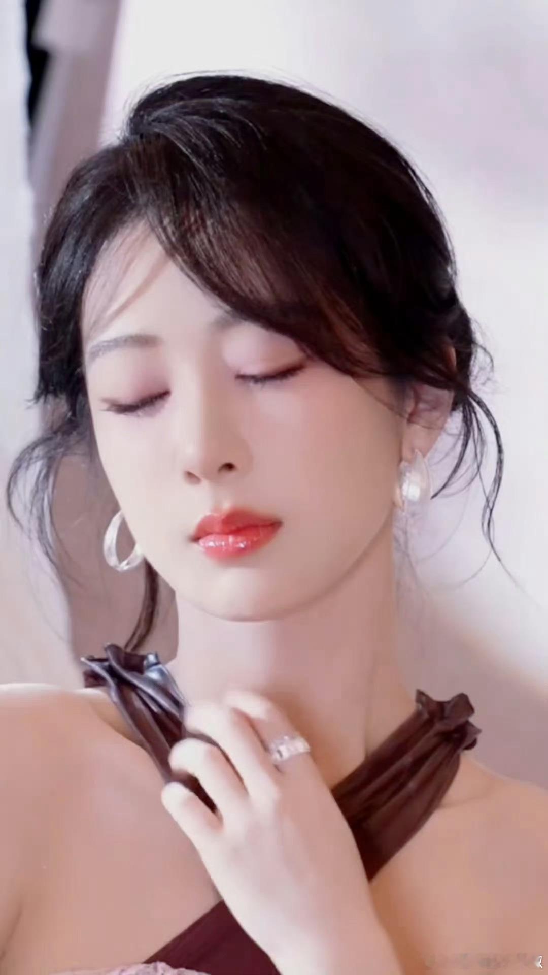 杨紫现在也太全面了，都找不到短板，好可怕一女孩👧 