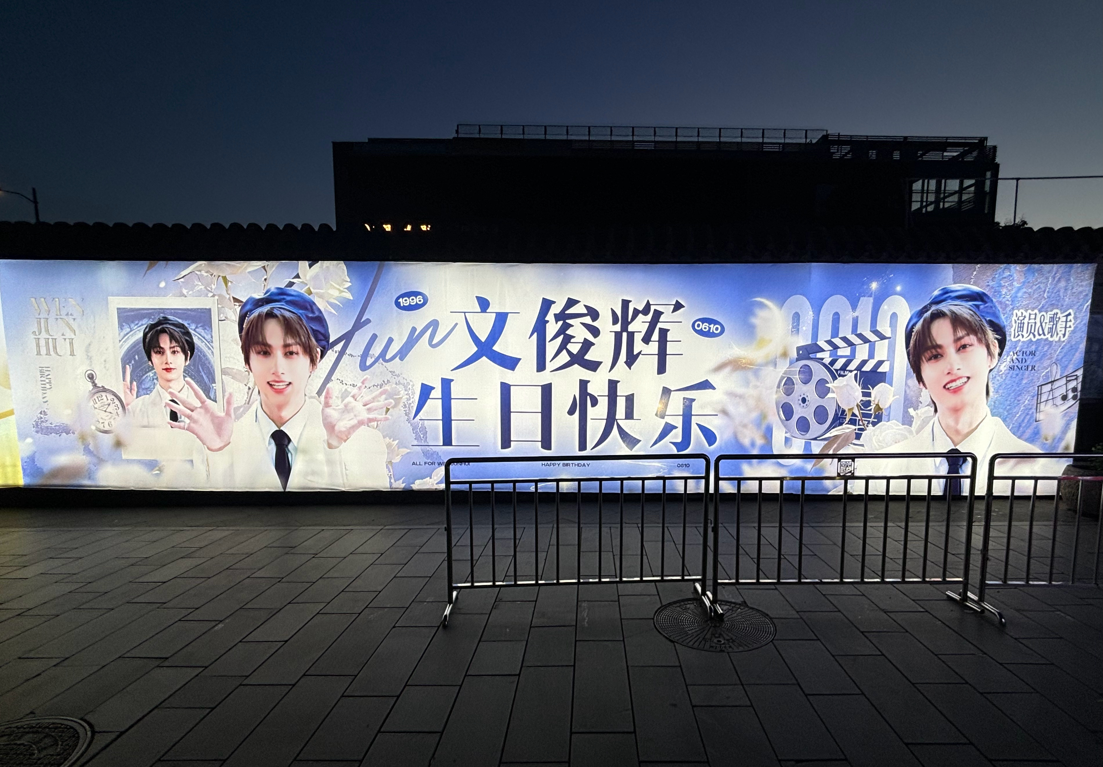 真绝了。 