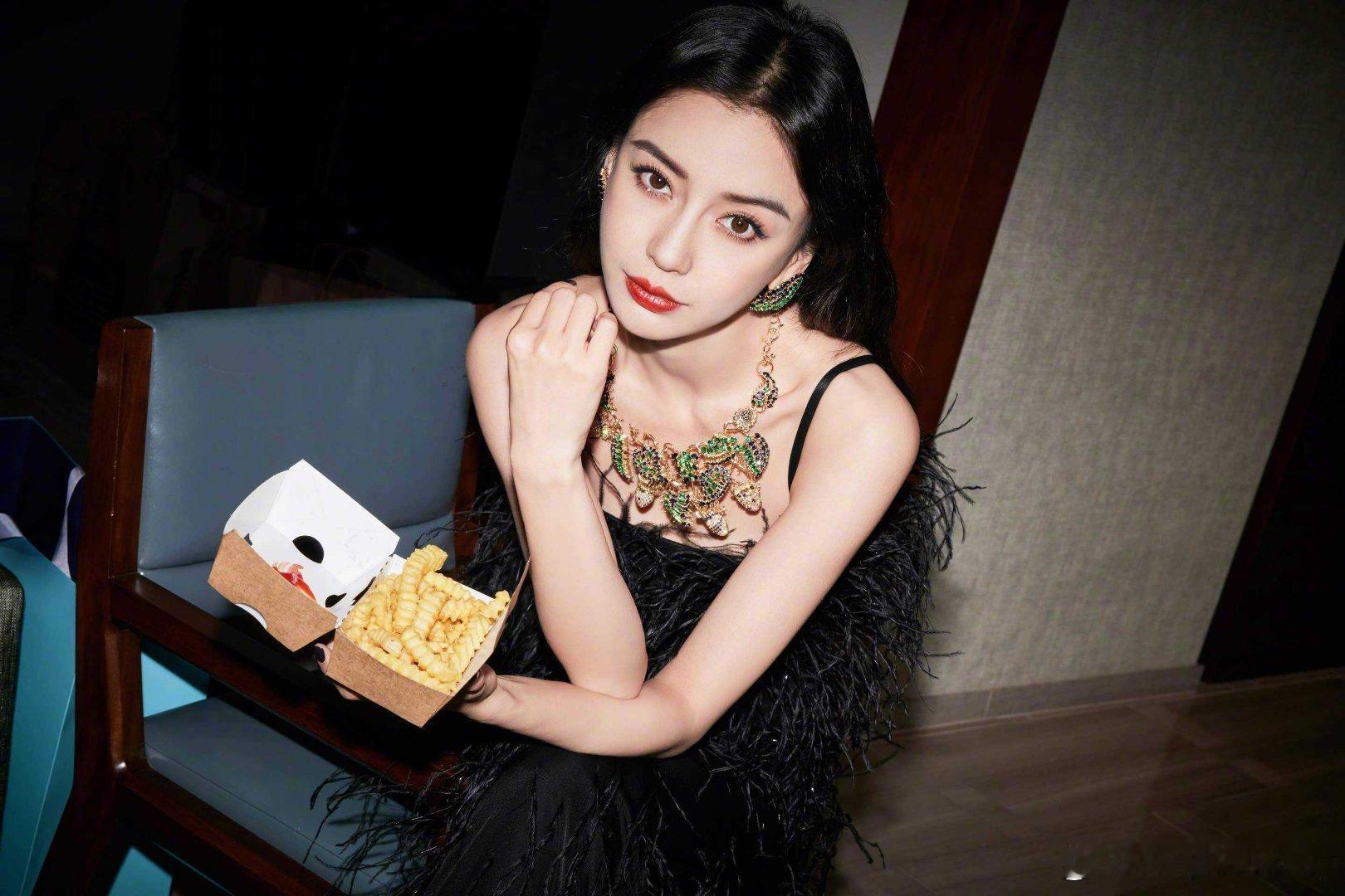 angelababy angelababy 玫瑰可以是浪漫的定义词 但自从遇见你