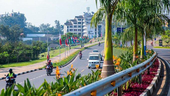 2022年，中国向卢旺达提供了一笔修公路的贷款。在看到卢旺达使用这笔钱的效果和道