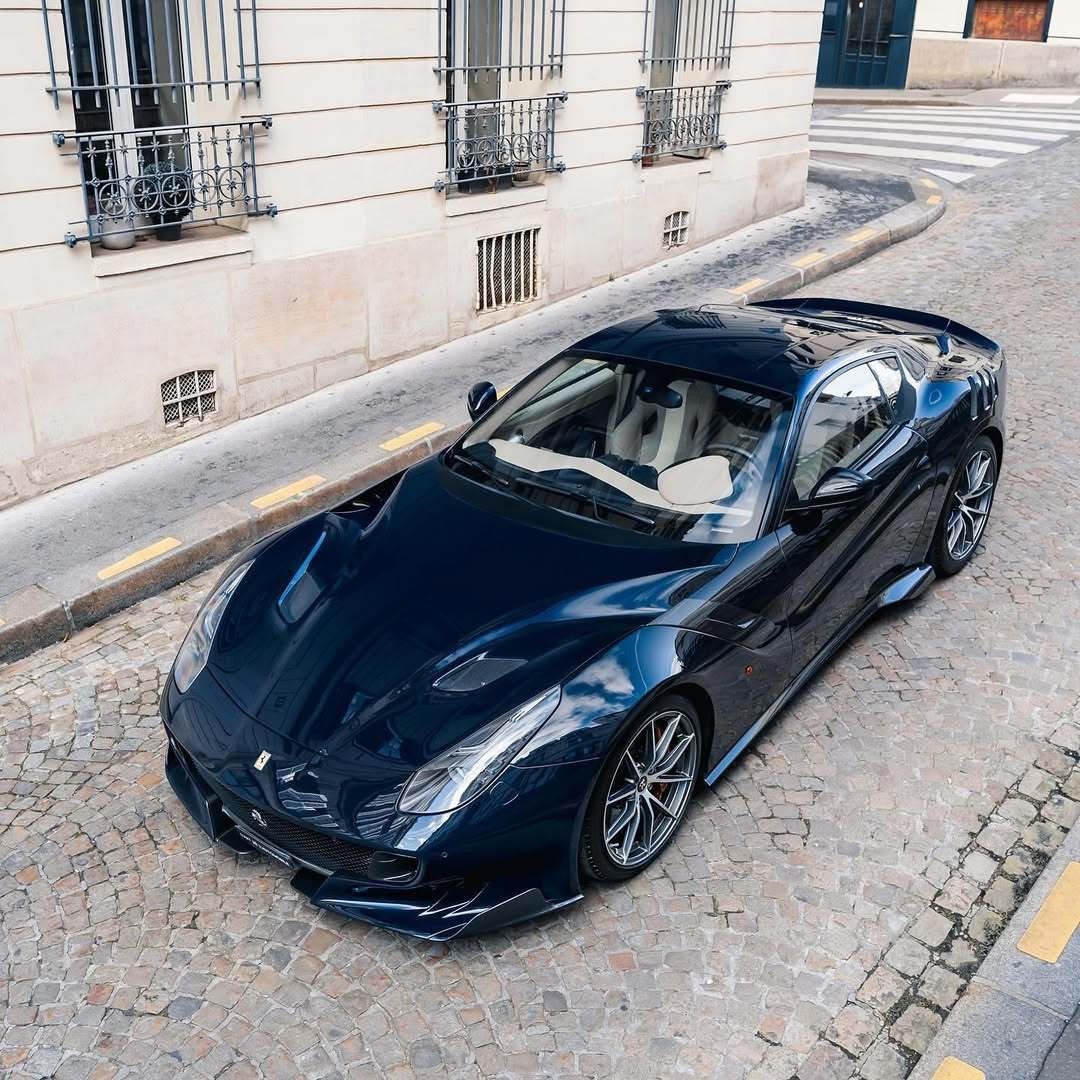 Tailor Made F12 TDF 油漆：Blu Ultrascuro ​​