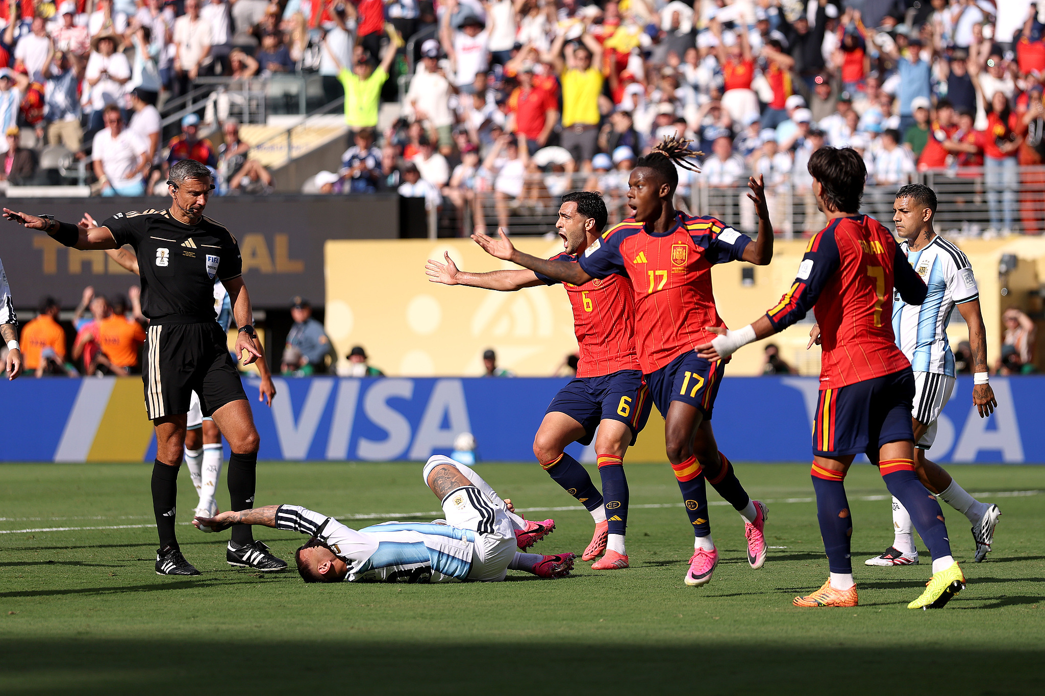 FIFA解释西班牙进球被吹 西班牙vs阿根廷 FIFA官方直播间：尼科·威廉姆斯