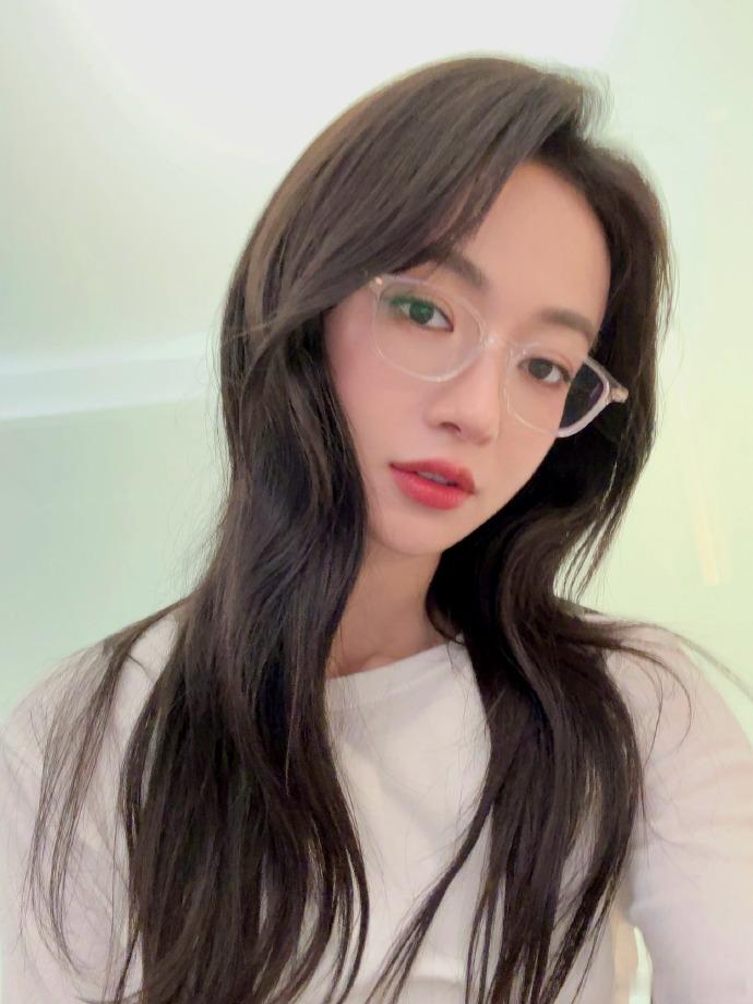 吴谨言智性恋天菜无法拒绝戴眼镜的吴谨言真的无法拒绝戴眼镜的吴谨言，简直就是智性恋
