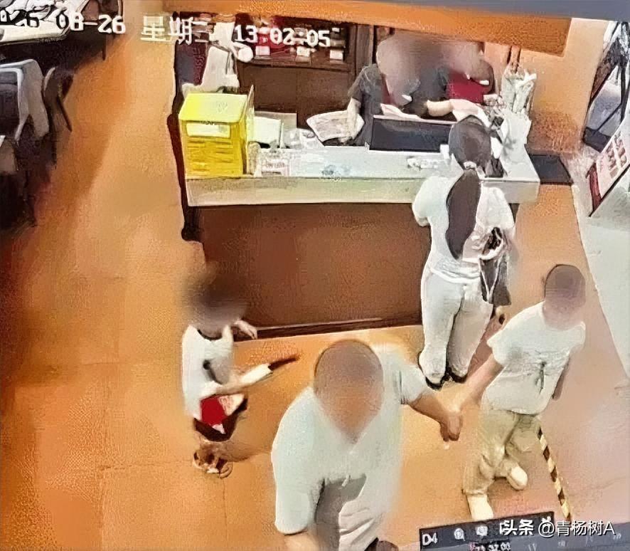 2026年下半年最大的笑话，4岁大汉猥亵19岁女子。

有人套用迟志强《铁窗泪》