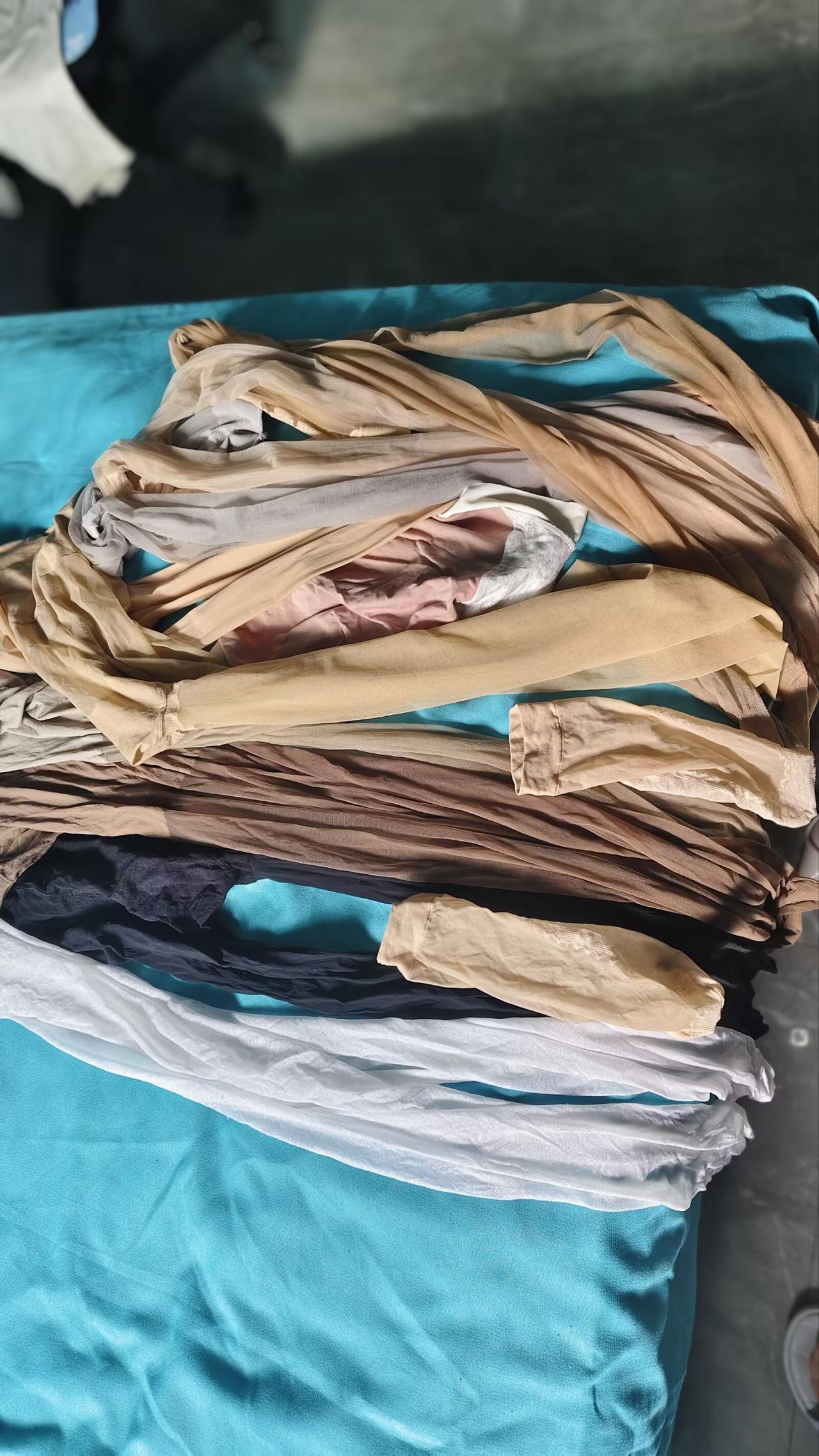 太多了 每年这个时候都有清理出来好多丝袜[捂脸]