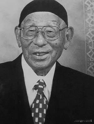 张学良幽禁生活，生活豪华长达58年，日常开支超过一个团

张学良，1901年6月