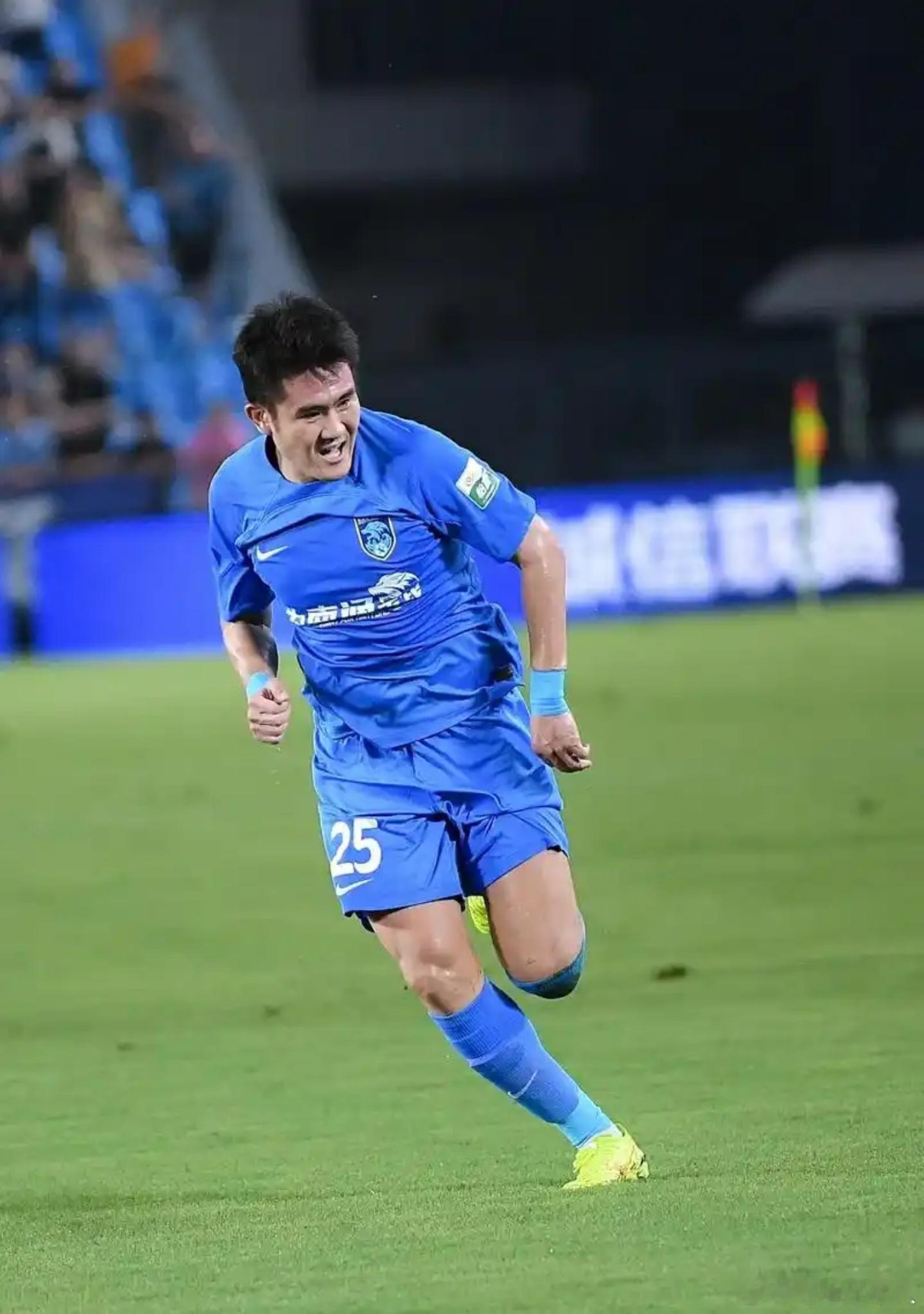 中甲陕西联合正为前南通支云中场悍将曹康处理加盟所需相关手续。陕西长安联合中甲联赛