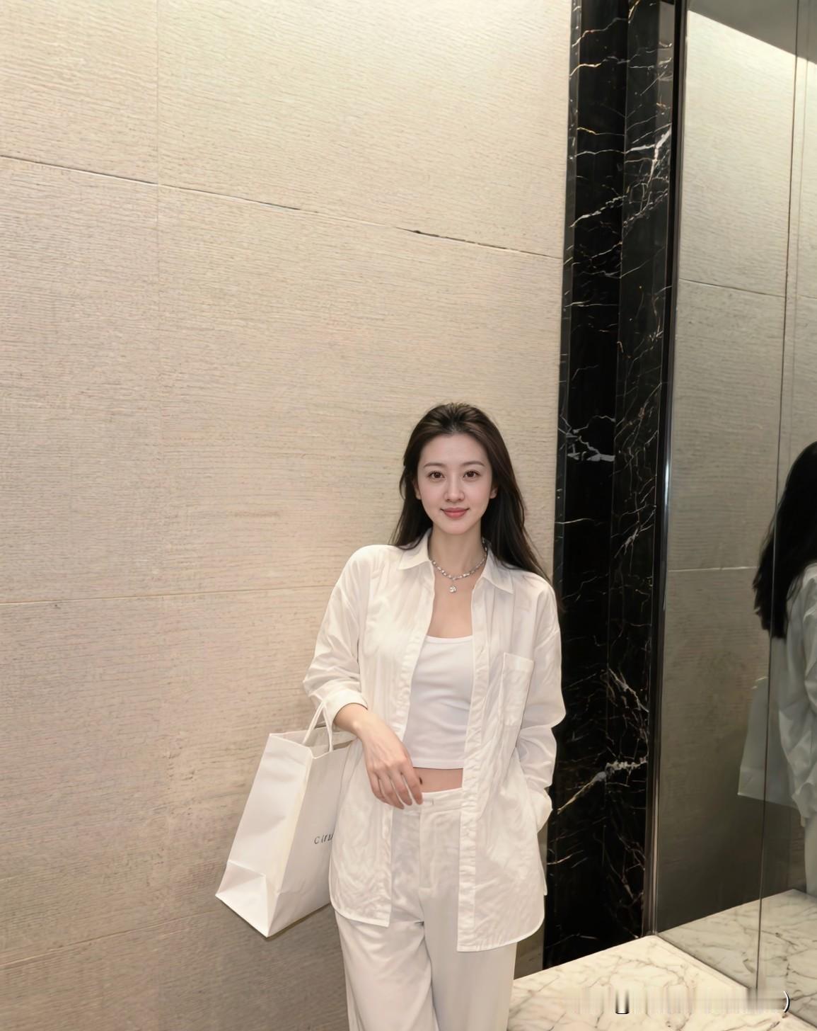 男人比女人更真心，
这种说法太片面了，
真心从来都不是
性别的专属标签。
有些男