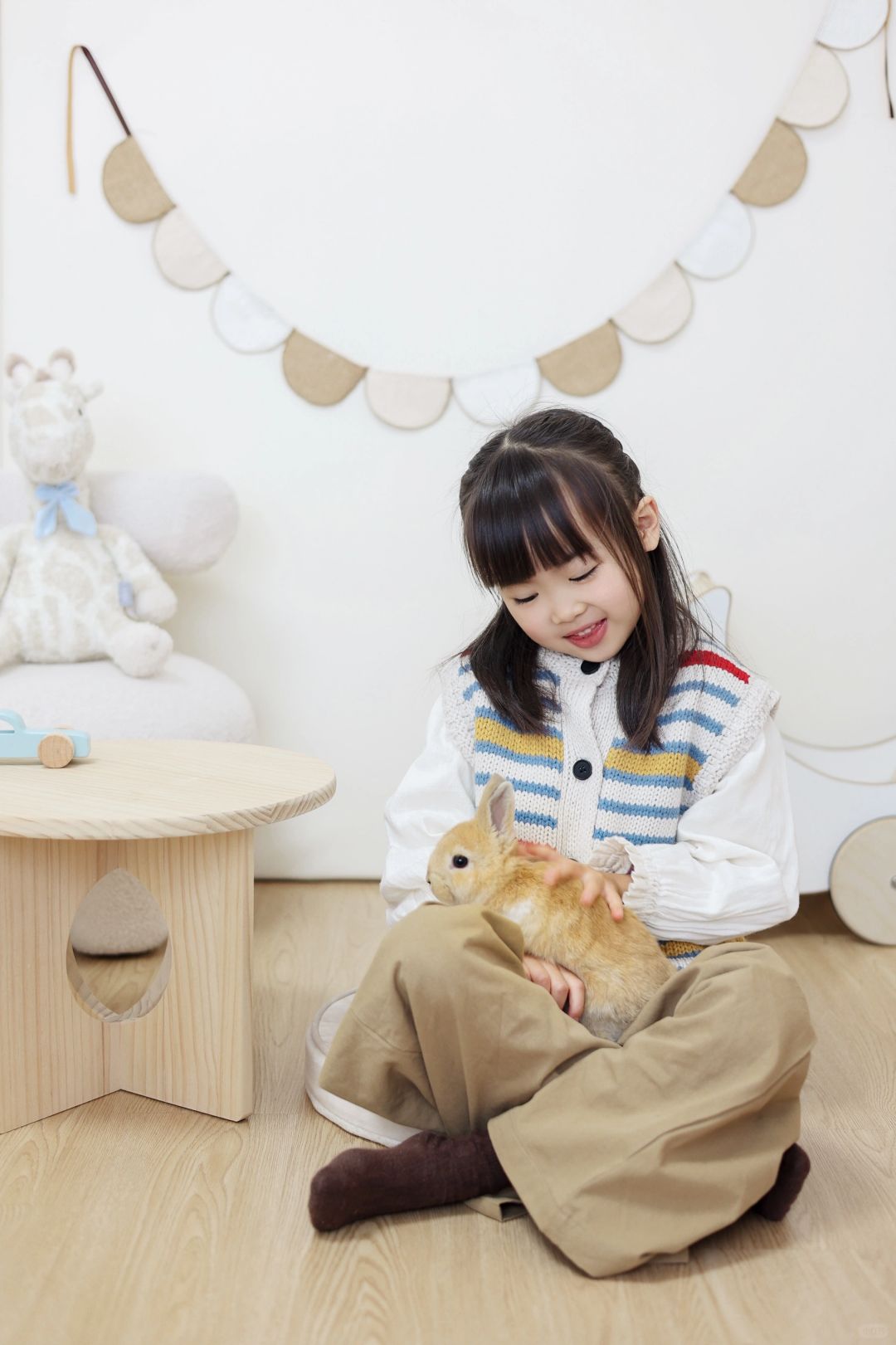 养一只兔子的幸福感洋溢在脸上👧🏻