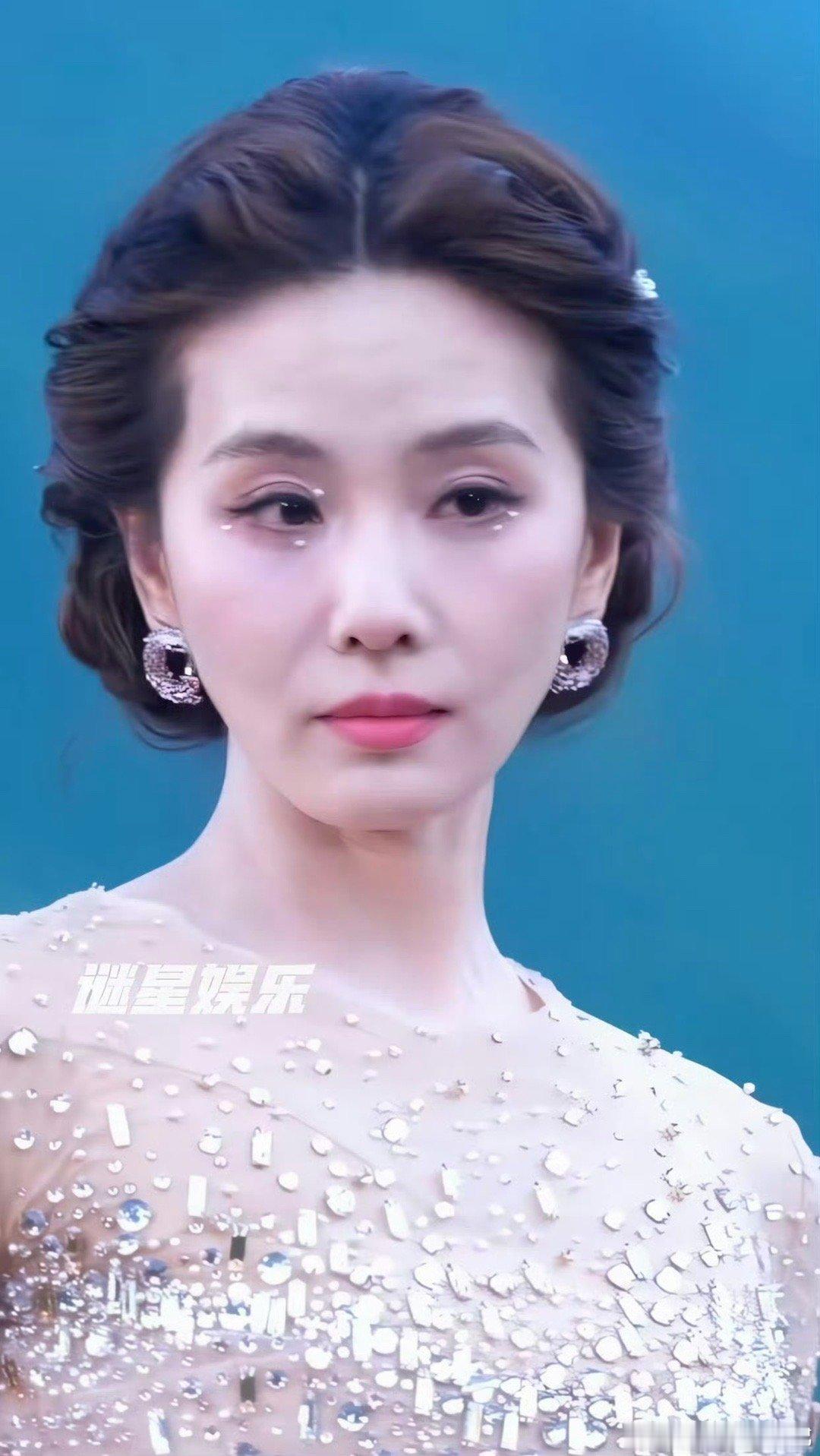 刘诗诗39岁红毯状态刘诗诗39岁活动状态 刘诗诗39岁红毯状态 vogue红毯 