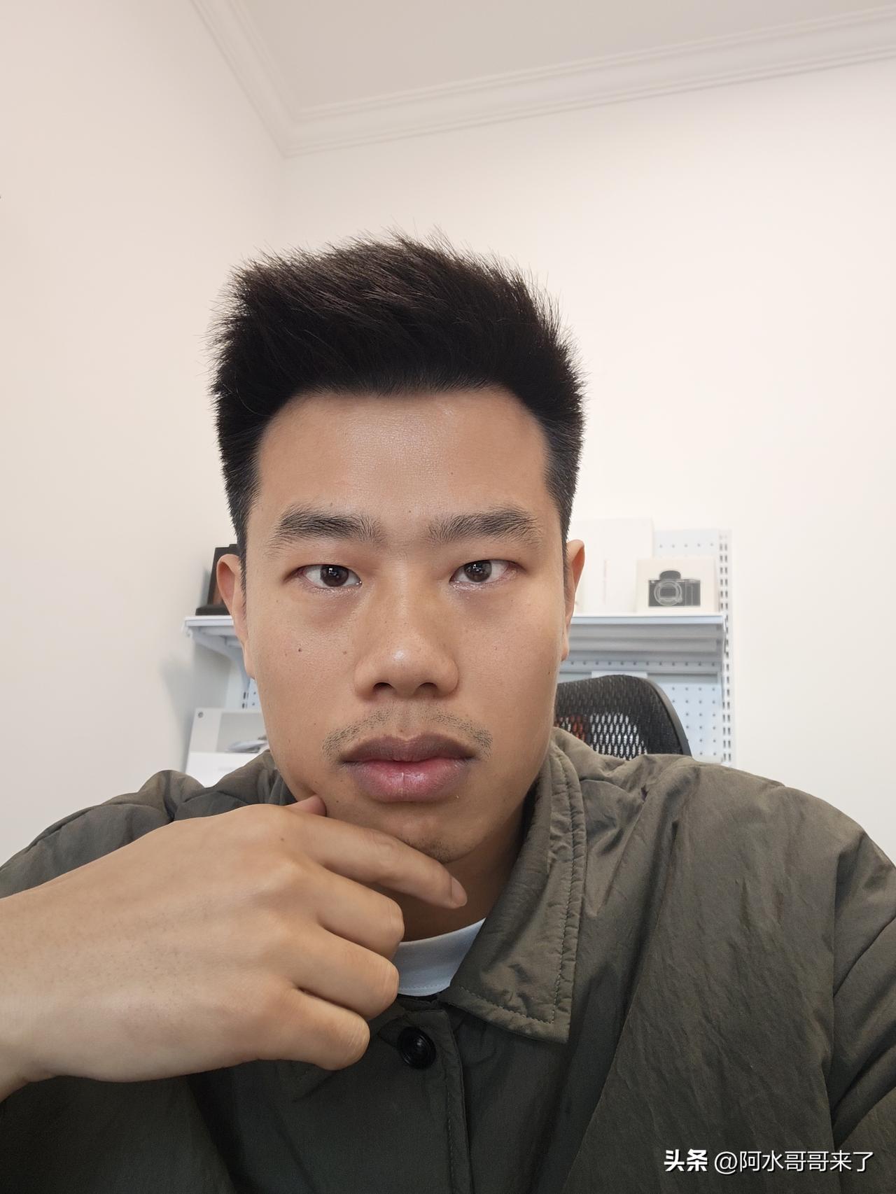 理发店还能有潜规则呢？超过15的我都不去…而且我就喜欢中分头背带裤…谁来潜规则我
