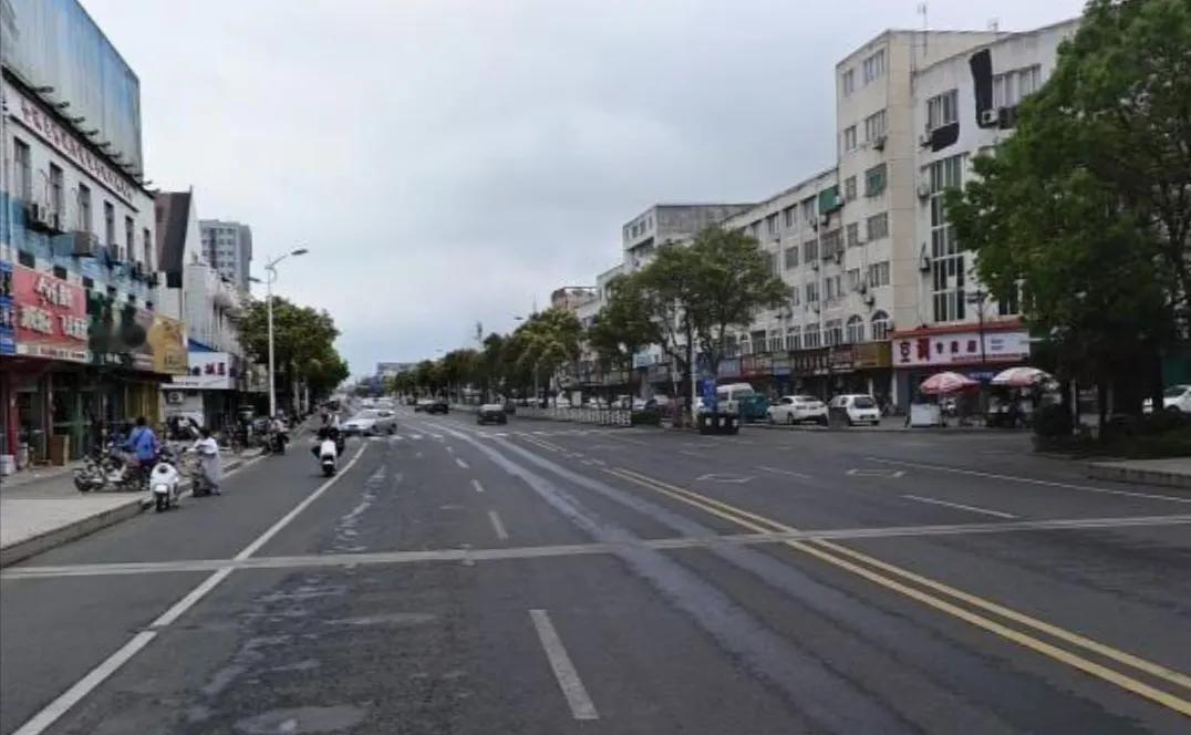 金湖县是江苏省中部的一座城市，是江苏省淮安市管辖下的一座县城。金湖县因为河流众多