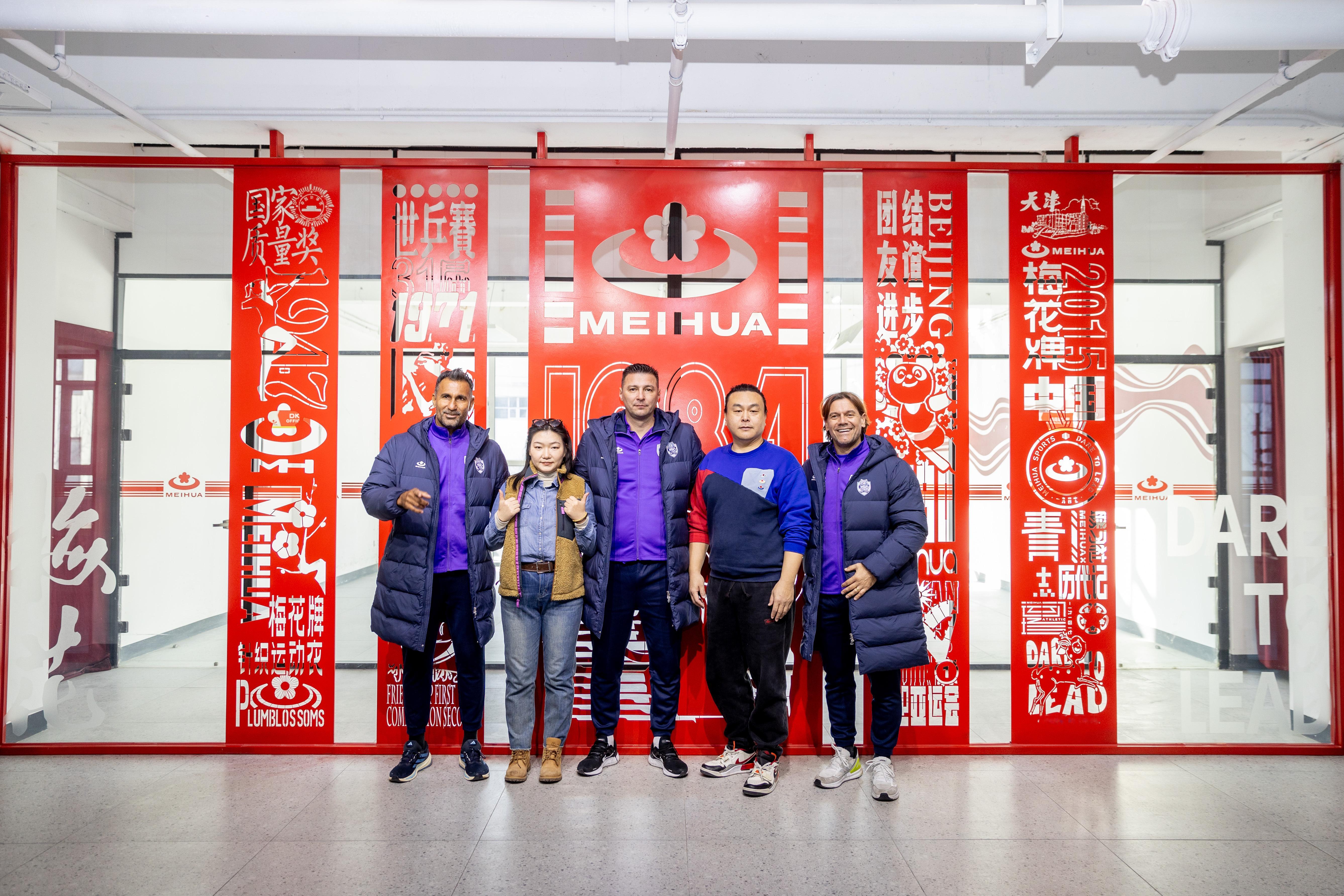 天津老甲A队三位男模代言梅花牌中国运动服上身，一个字帅就完了！ 摄影 