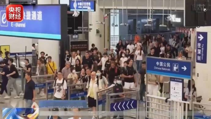 【赴华机票销量暴涨1240%】来中国避暑火了的原因眼下国内已正式“入伏”，大批外