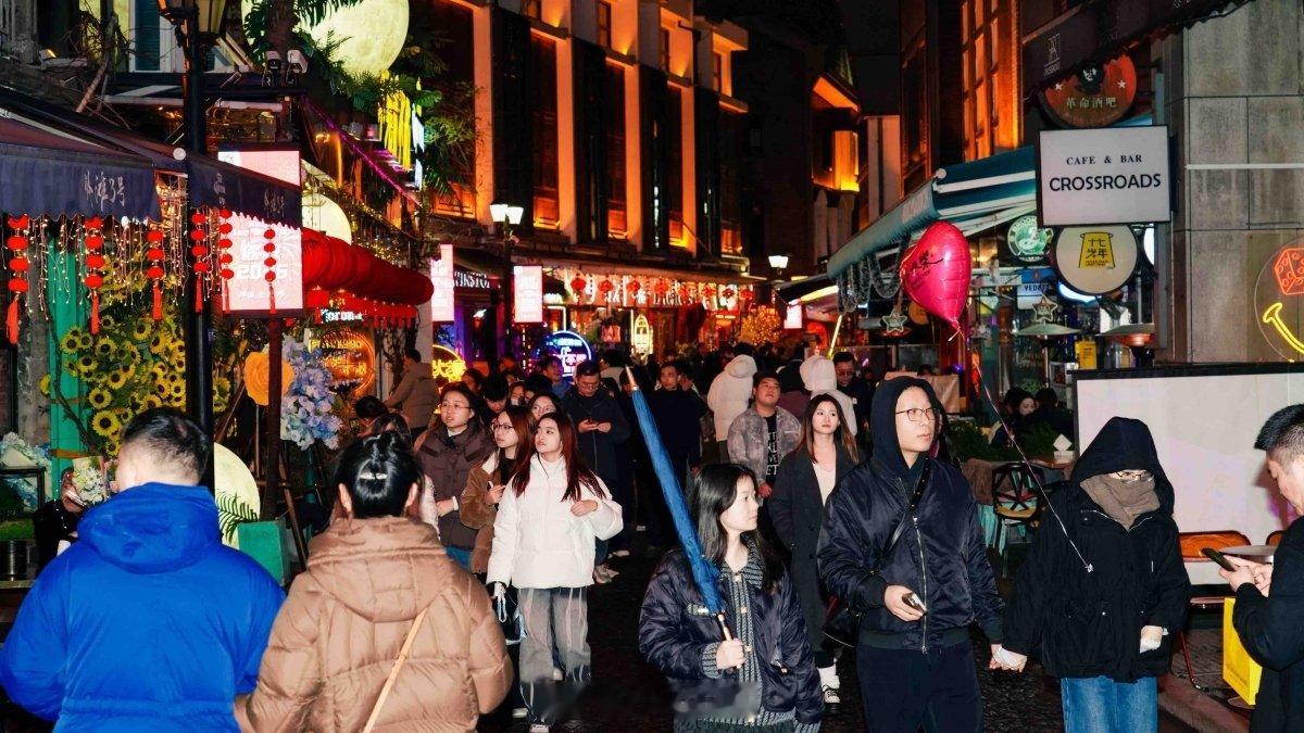 宁波从购物车到生活圈解锁消费新图景 2026年宁波两会聚焦“消费新图景”，拓展消