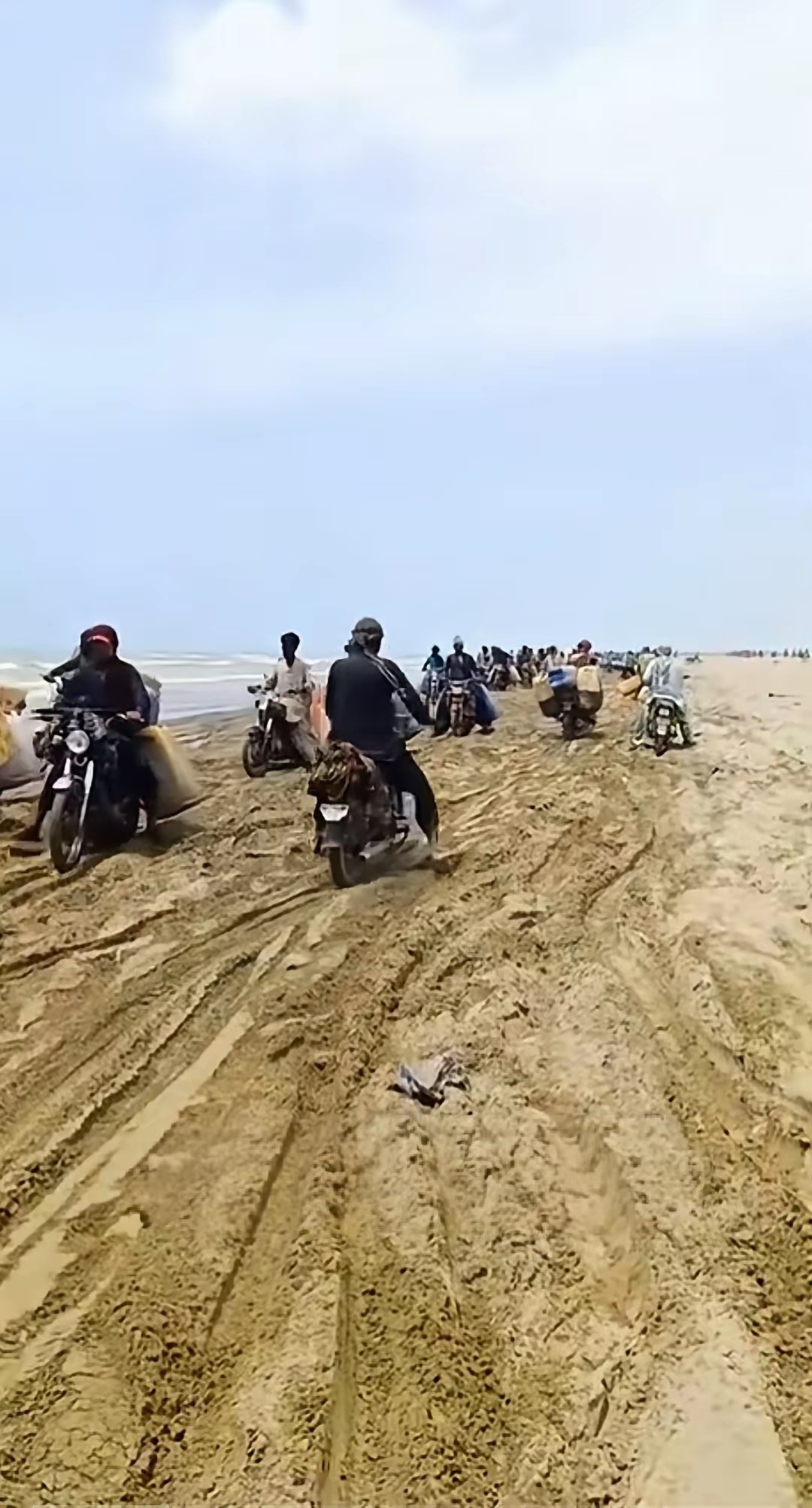 我就说美国封锁霍尔木兹海峡没用 