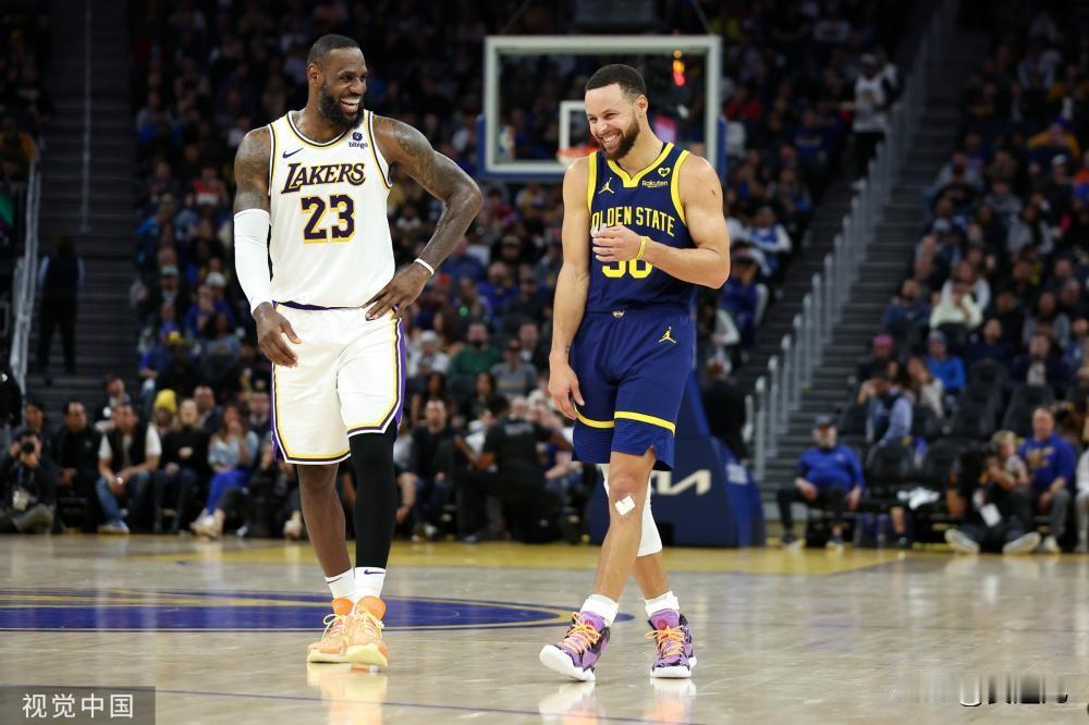 詹姆斯大三双+罚球绝杀 湖人双加时擒勇士
北京时间1月28日，NBA常规赛继续进