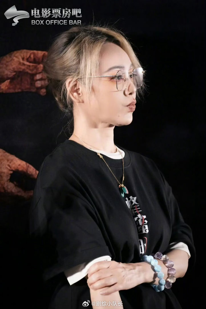 宁静 嘬腮 蜂蜜的针现场路透曝光！宁静休息时不经意嘬腮，慵懒又有范儿，真实状态超