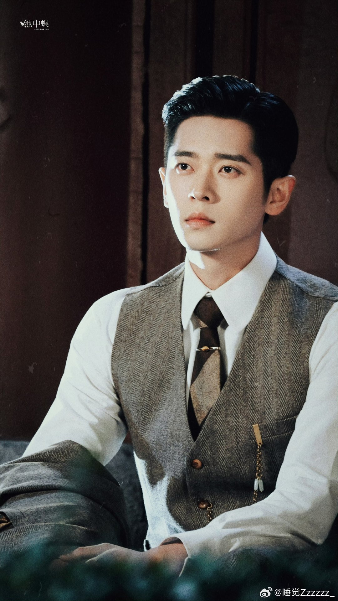 丞磊天选民国人丞磊民国文男主有脸了丞磊演绎民国角色气质绝佳，矜贵沉稳，仿佛从书中