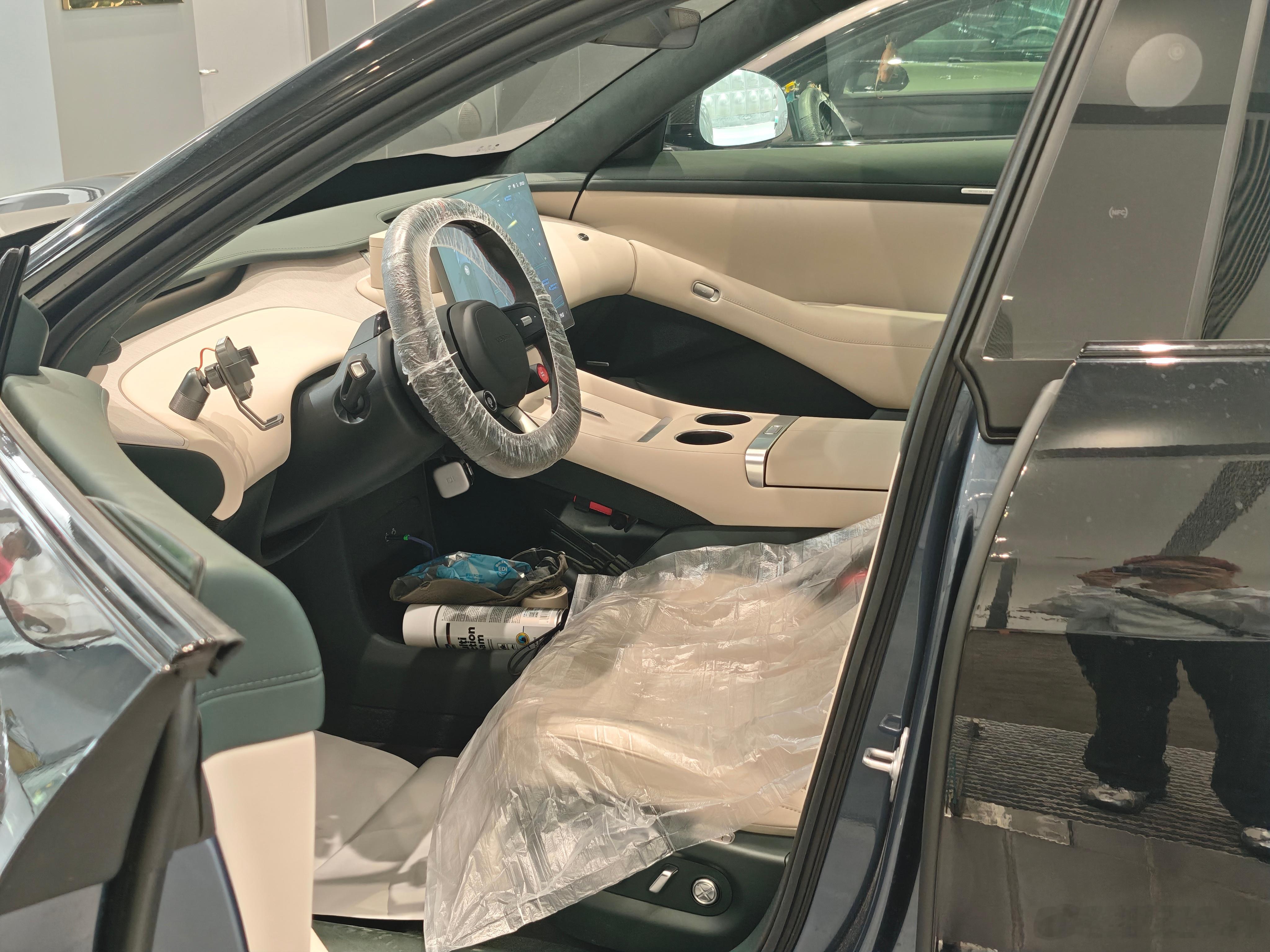 小小蓝差不多两万公里噜，今天赶早班来保养(´•ω•)ﾉ(._.`) 