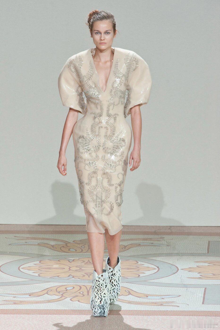 Iris van Herpen 2013秋冬高定🪻时尚灵感解读