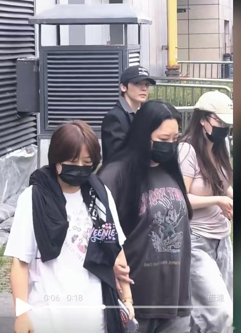 一个歌手把和颂的恶人集齐了！也是🐮👃 
