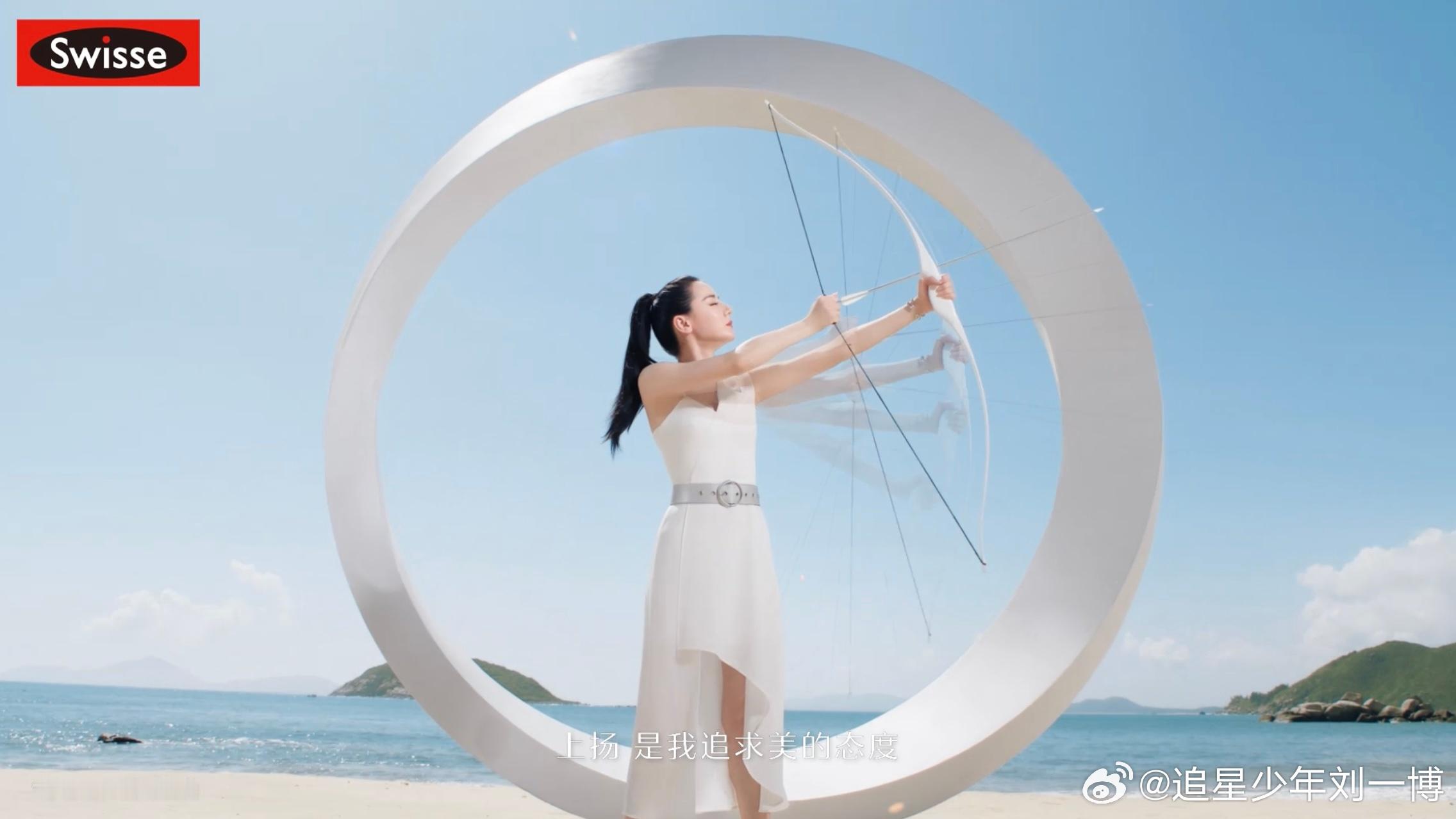 #来看热巴海边射箭#迪丽热巴总是带给我们很多惊喜，这海边射箭的画面也太有感觉了，